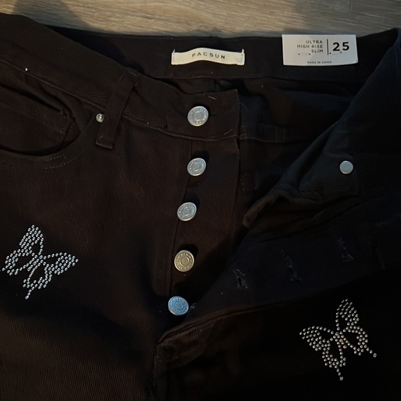 Black jeans with butterfly studs - Picture 2 of 6